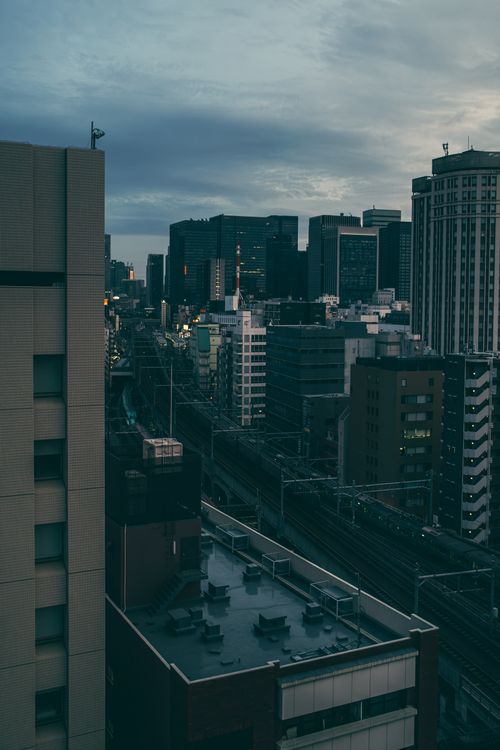 Free Moody urban skyline with skyscrapers at dusk, capturing city energy. Stock Photo