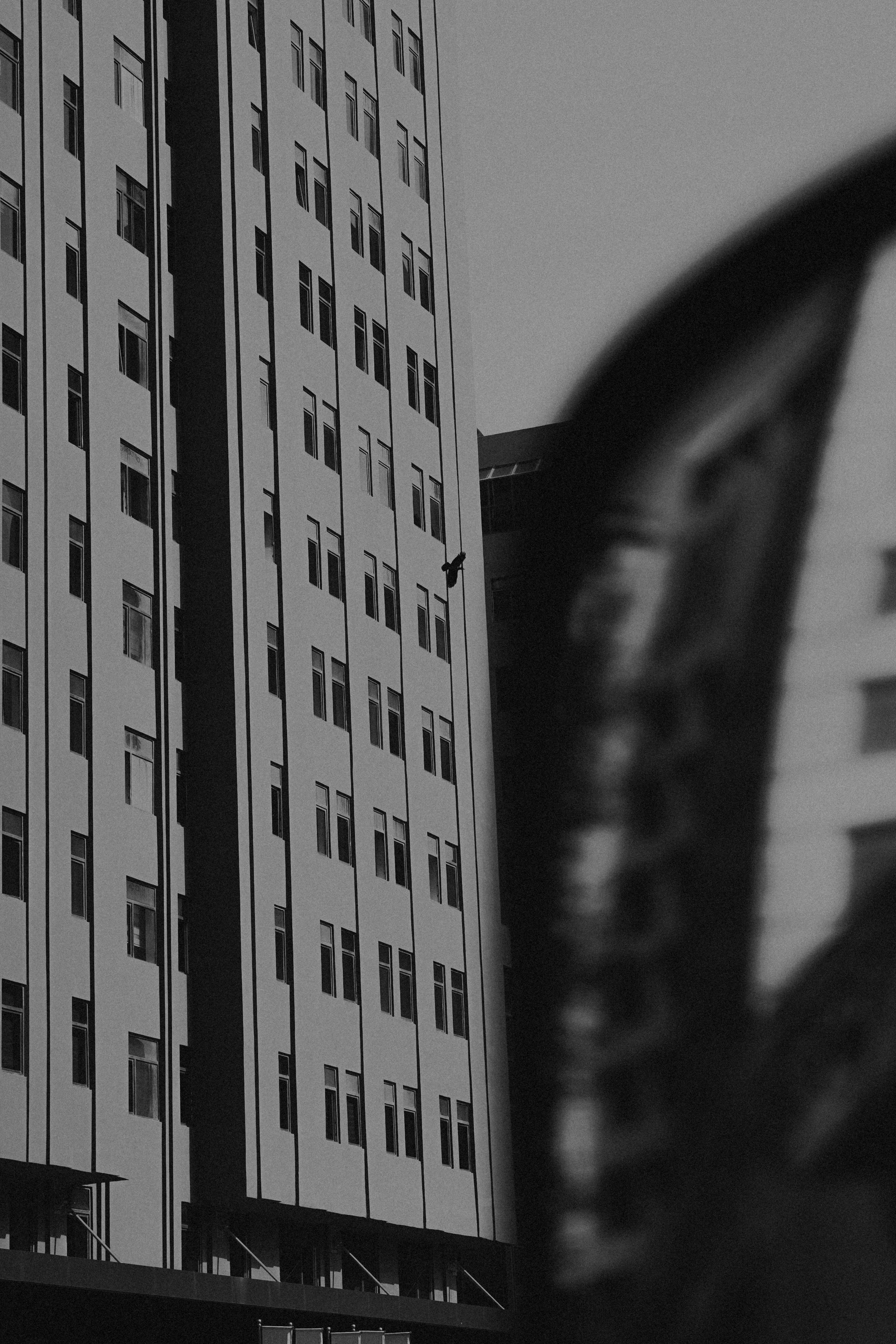 Monochrome image of modern architecture reflecting urban life in Baku, Azerbaijan.