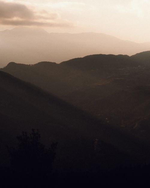 Free Majestic view of mountains enveloped in misty twilight, creating a serene and mystical ambiance. Stock Photo
