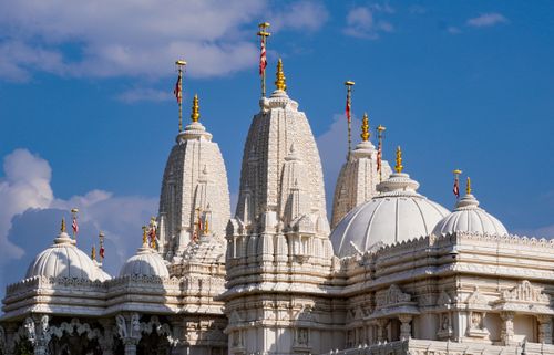 Free Captivating view of BAPS Shri Swaminarayan Mandir under a clear blue sky. Stock Photo