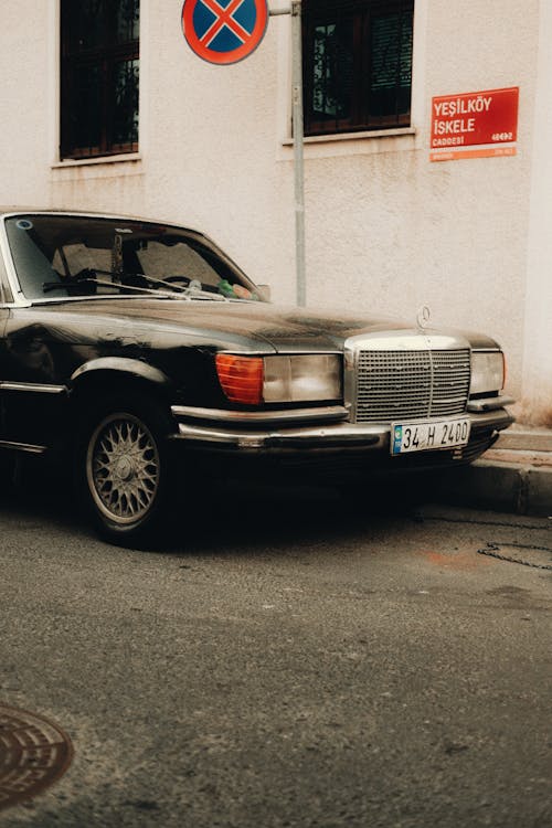Mercedes W116 Parked in Istanbul