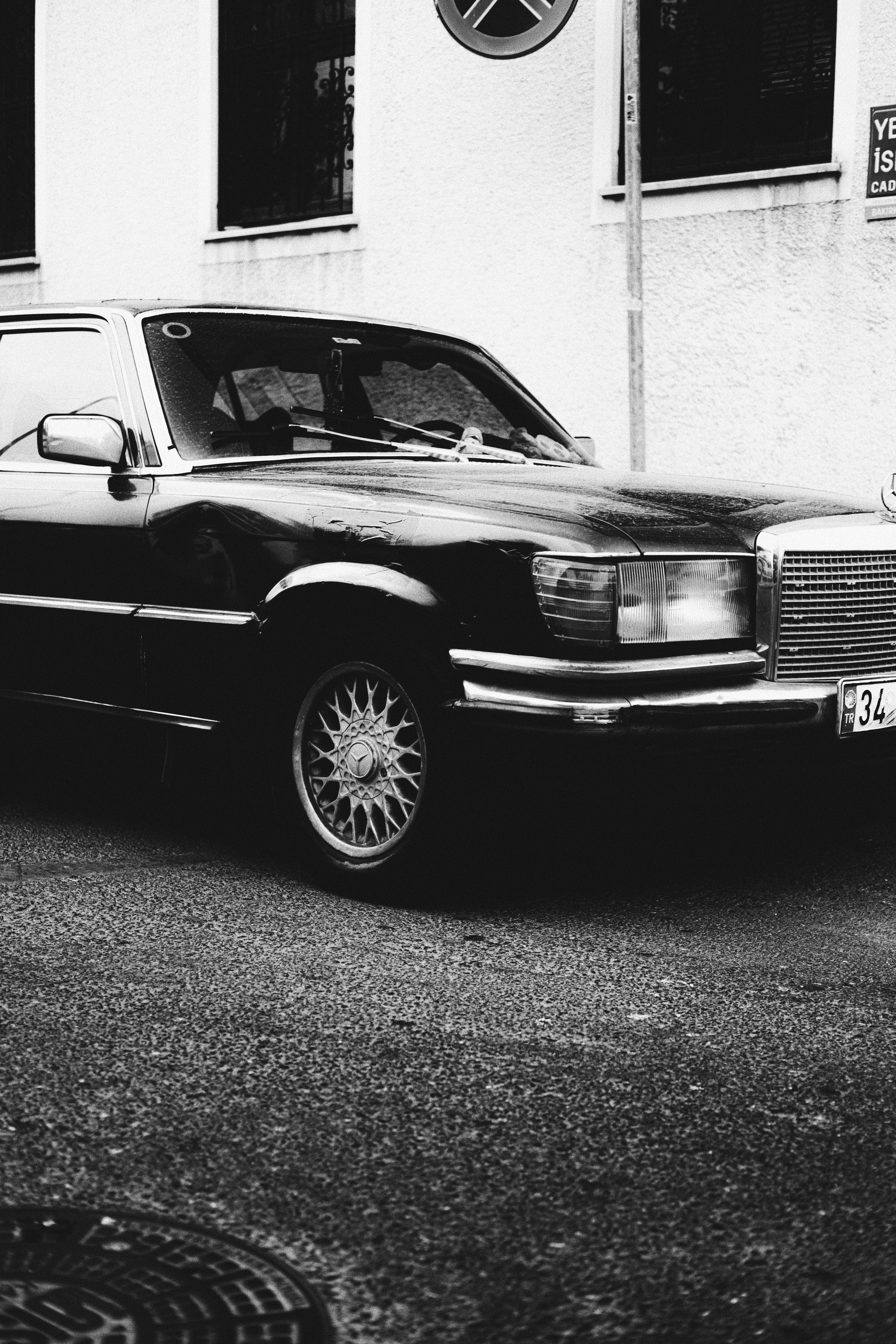 parked-classic-mercedes-benz-500-e-free-stock-photo