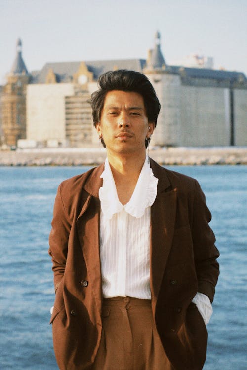 Kostnadsfri bild av asiatisk man, brun kostym, elegans