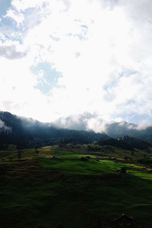 Immagine gratuita di collina, natura, nuvole