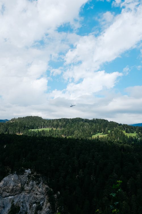 Immagine gratuita di colline, elicottero, foresta