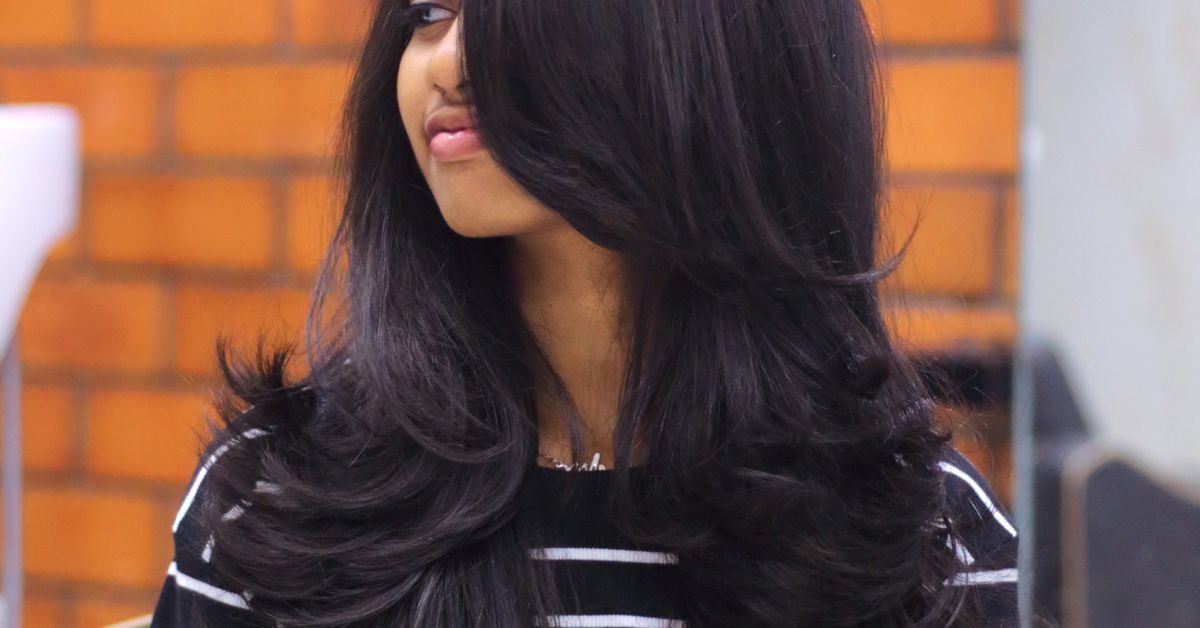 konsultasi model rambut butterfly cut sebahu di salon