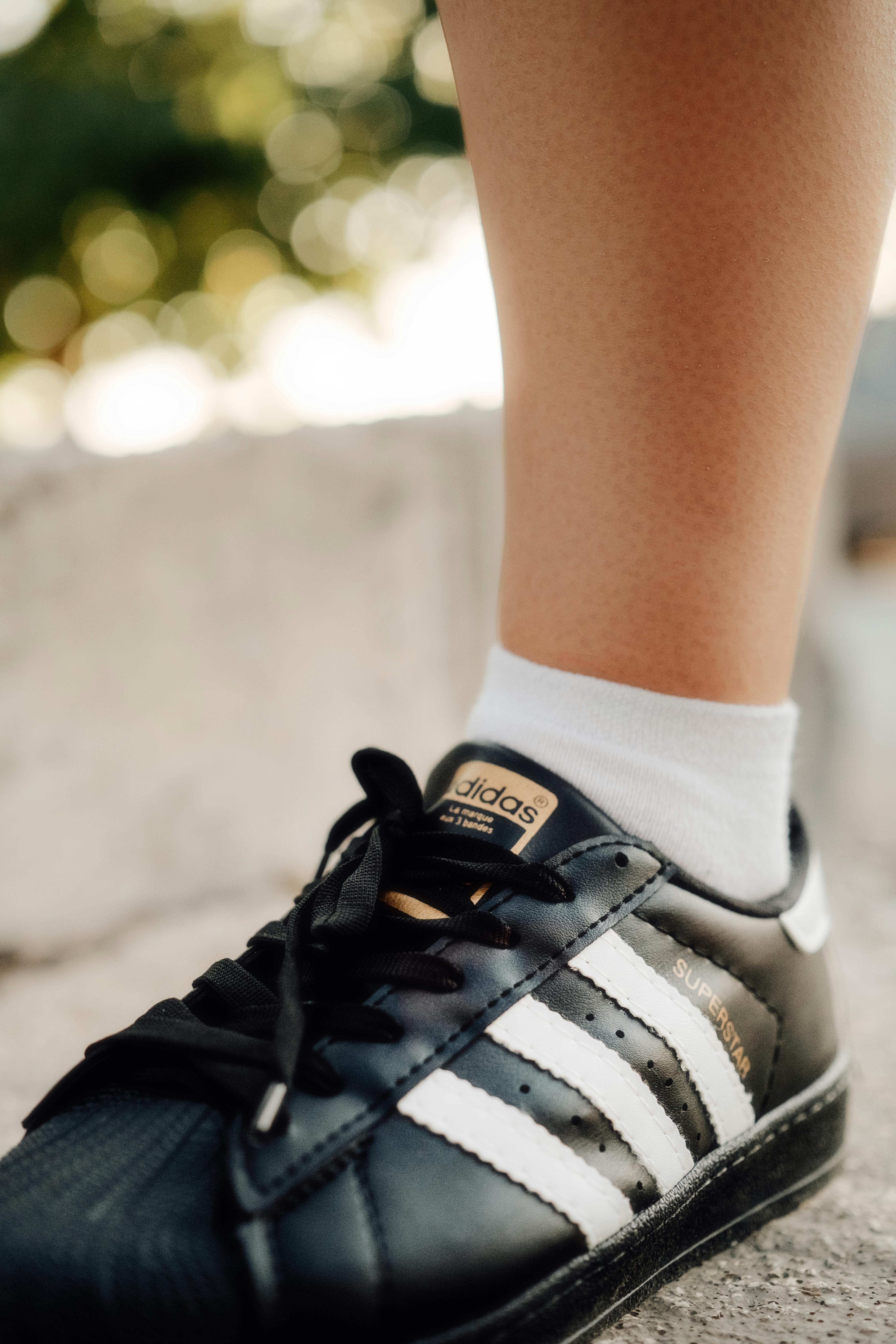 Taglia sneaker online: dettaglio scarpa per valutare la calzata