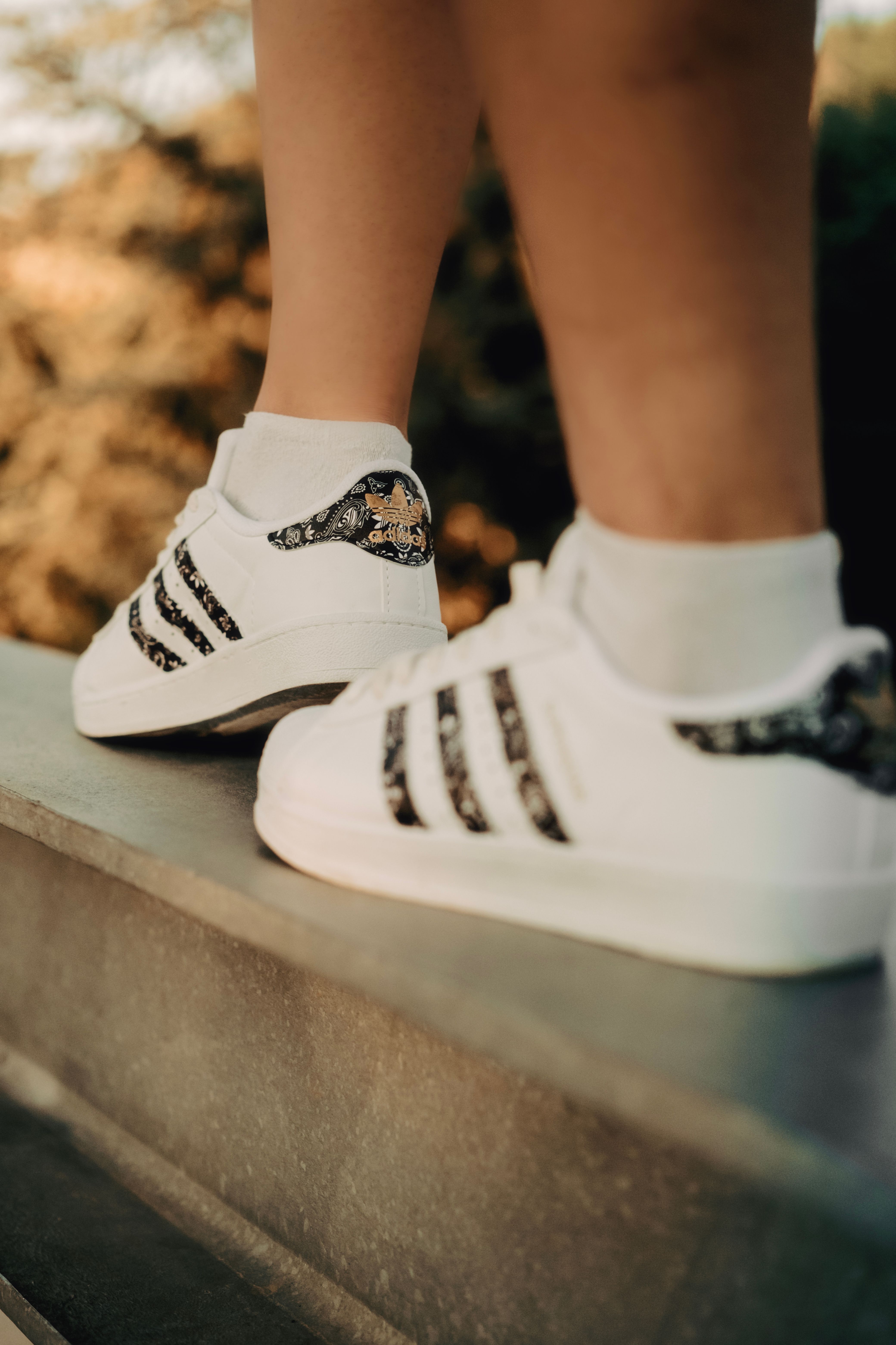 adidas gazelle silver green womens Scarpe Donna ADIDAS Sneakers linea Superstar J colore Bianco e Rosso a  sconto – Cuoieriashop main image 1