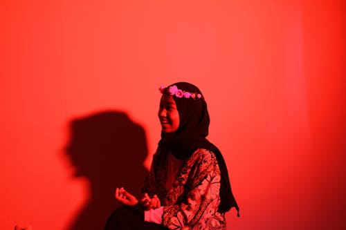 Základová fotografie zdarma na téma červené světlo, na výšku, šátek