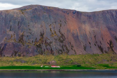 Foto profissional grátis de cenário, colina, Islândia