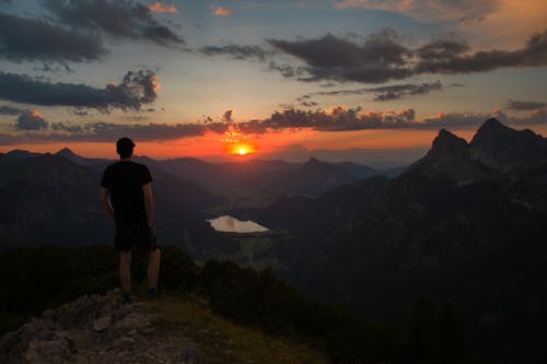 Foto profissional grátis de alpinista, alvorecer, área de montanha