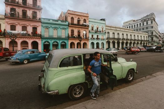 Vintage car Malecón and Old Havana tour — Havana