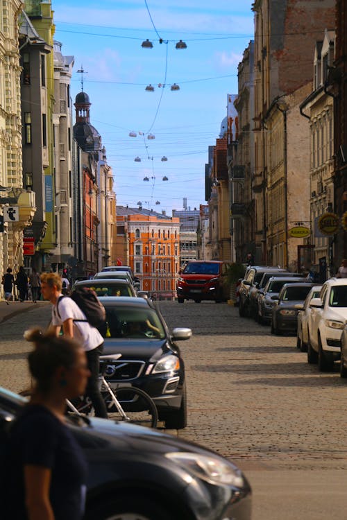 Ilmainen kuvapankkikuva tunnisteilla auto, ihmiset, katu