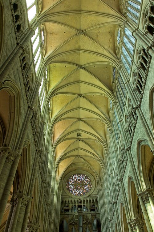 dikey atış, din, gotik mimari içeren Ücretsiz stok fotoğraf