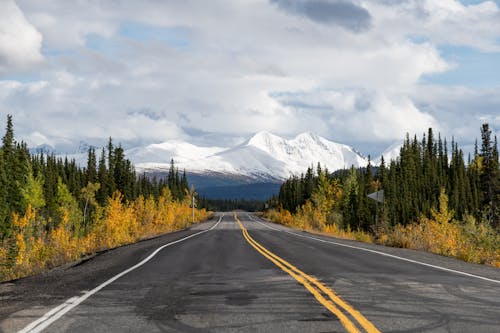 asfalt, bakış açısı, dağlar içeren Ücretsiz stok fotoğraf