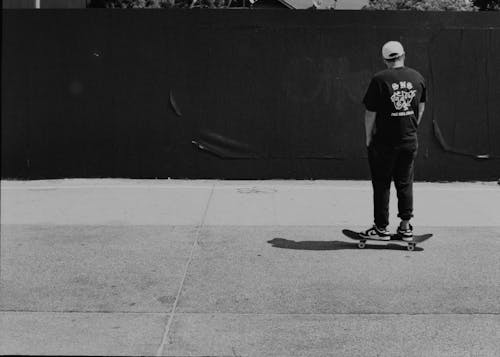 Δωρεάν στοκ φωτογραφιών με skateboarding, άνδρας, ασπρόμαυρο