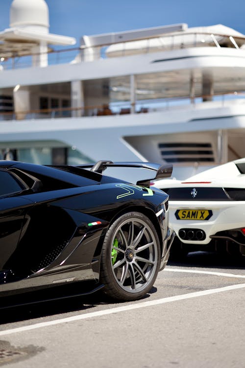 Lamborghini Huracan and Ferrari behind