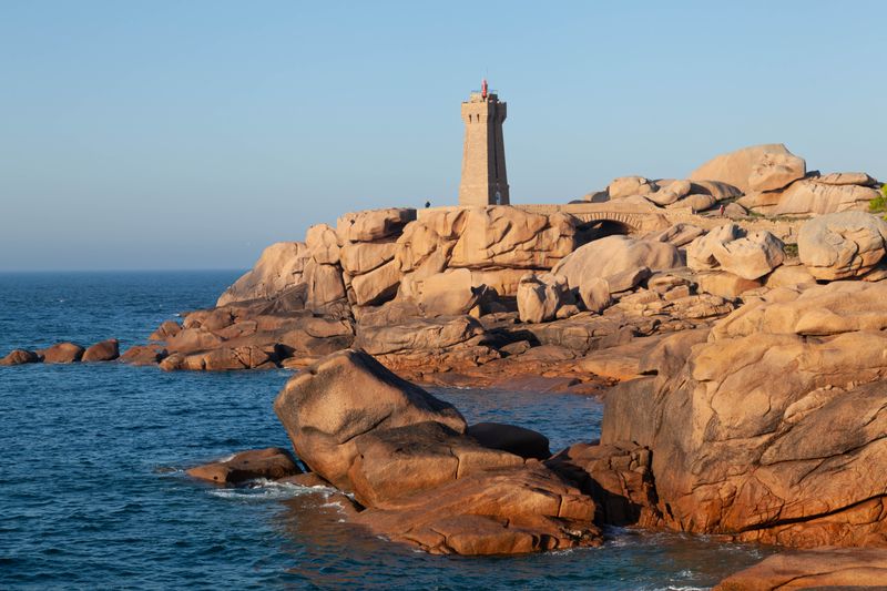 Phare de Men Ruz sur la côte bretonne, proche de Trégueux