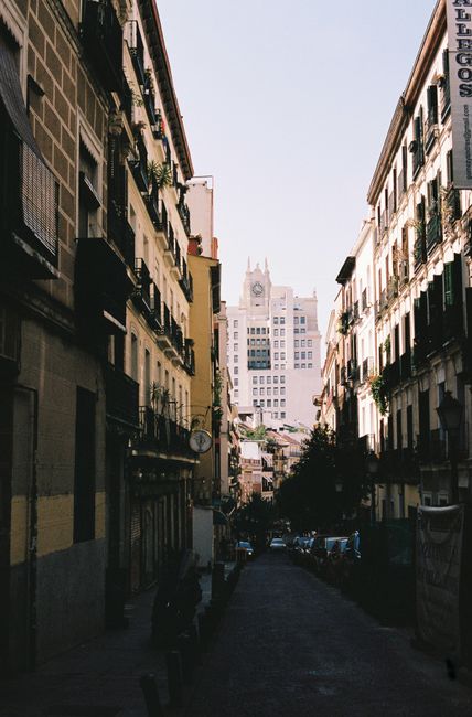 Malasaña: el barrio de moda que puede arruinarte el descanso si eliges mal la calle
