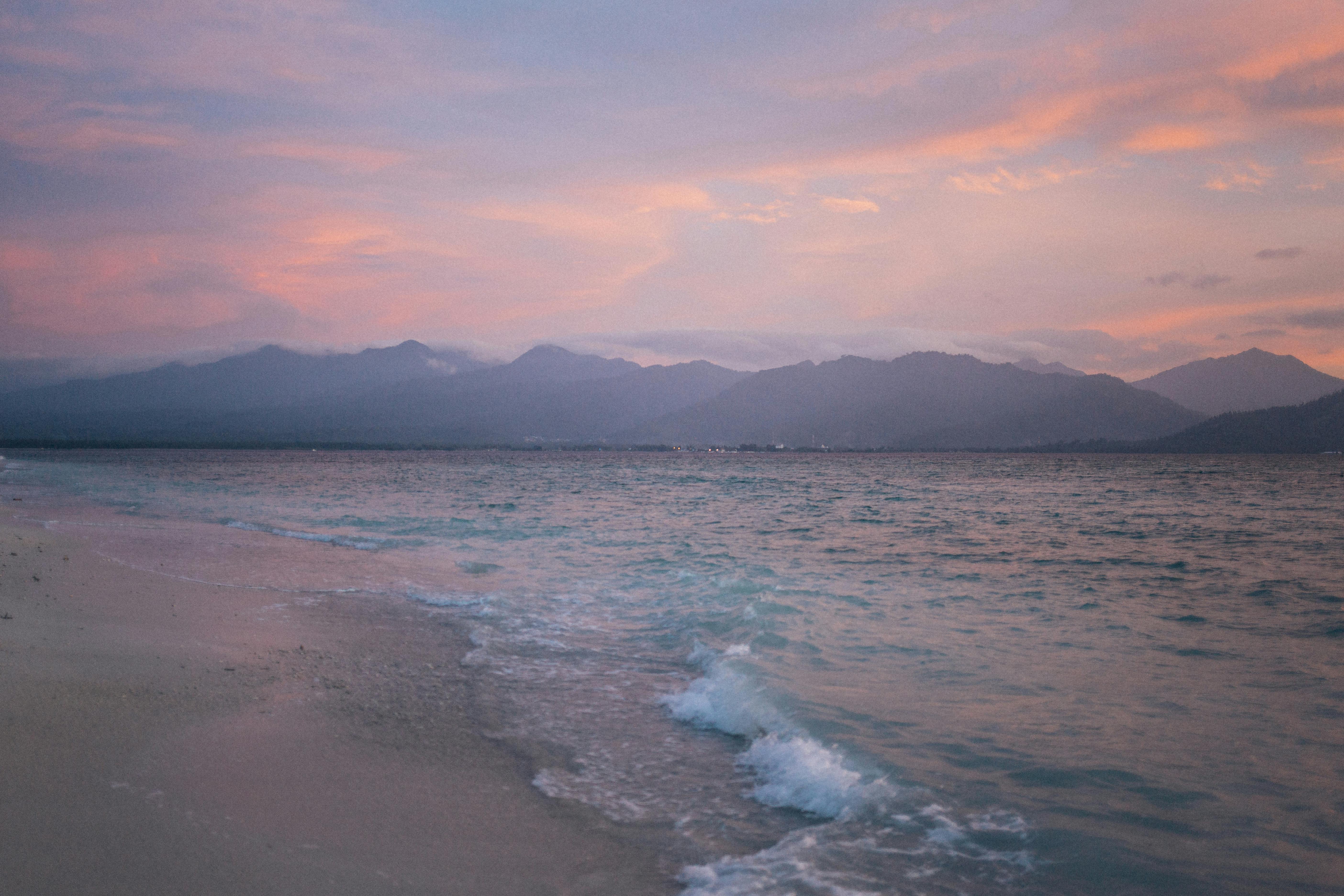 夜明けの海の風光明媚な景色 無料の写真素材