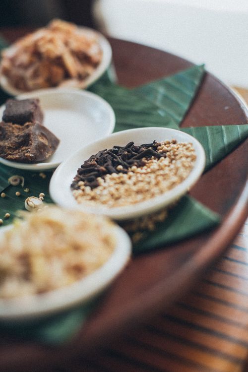 Free Close-up of various spices in bowls on banana leaves, perfect for culinary themes. Stock Photo