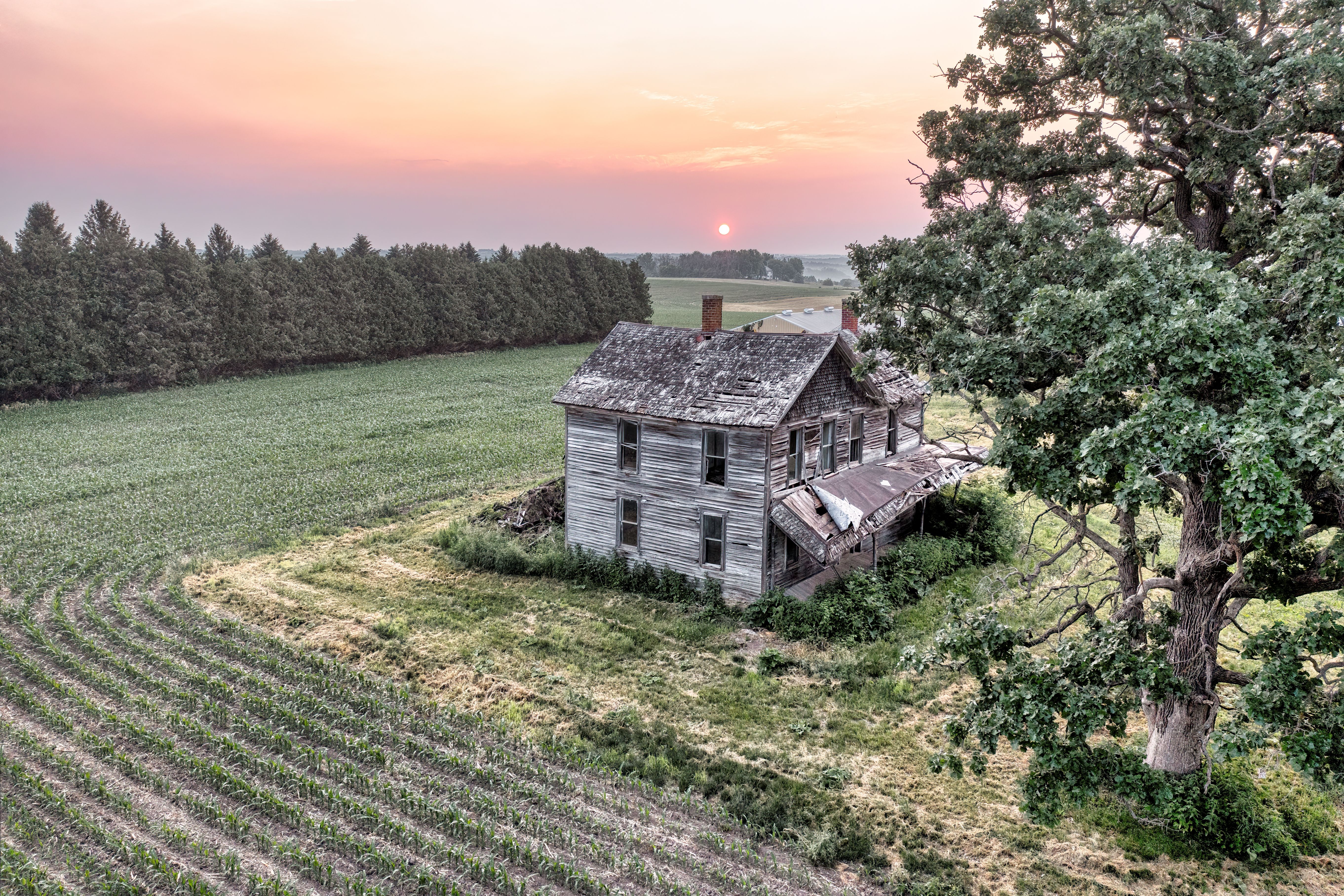 Wooden House in Countryside at Dawn · Free Stock Photo