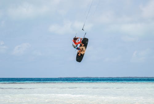 Δωρεάν στοκ φωτογραφιών με kitesurfing, αγόρι, ακτή