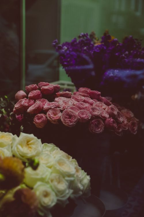 Free Aesthetic assortment of vibrant flowers, including roses, in a vertical composition. Stock Photo