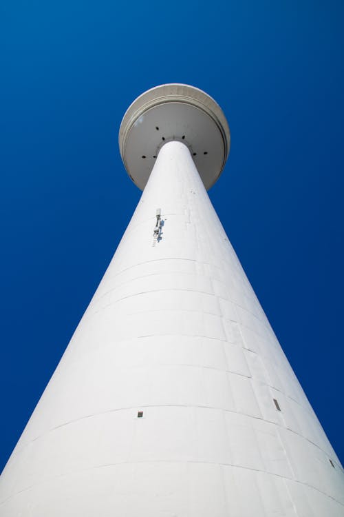 Heinrich Hertz Turm in Blue Sky