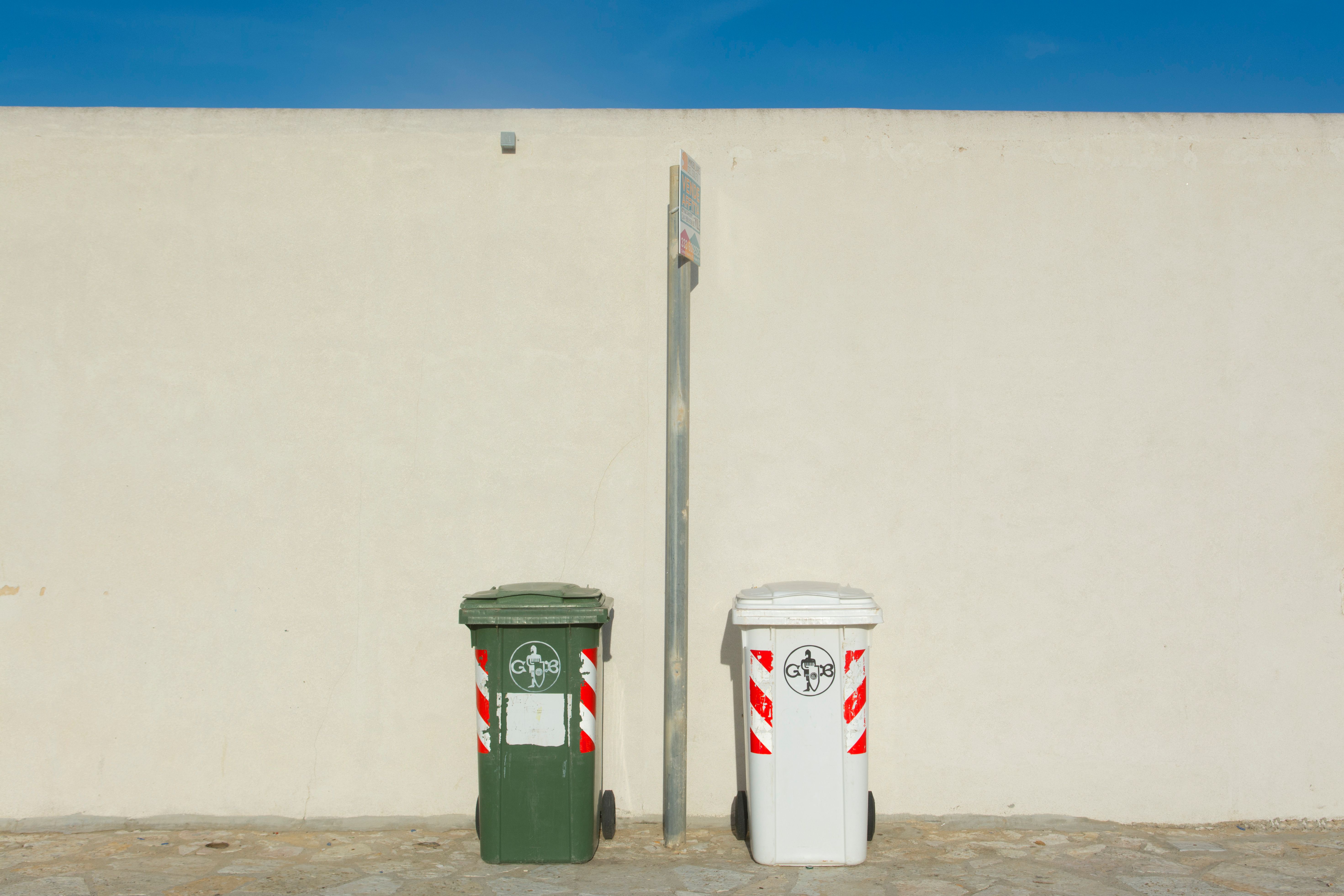 clean trash cans Savannah Georgia