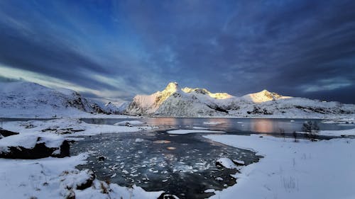 Foto profissional grátis de cadeia de montanhas, com frio, congelando