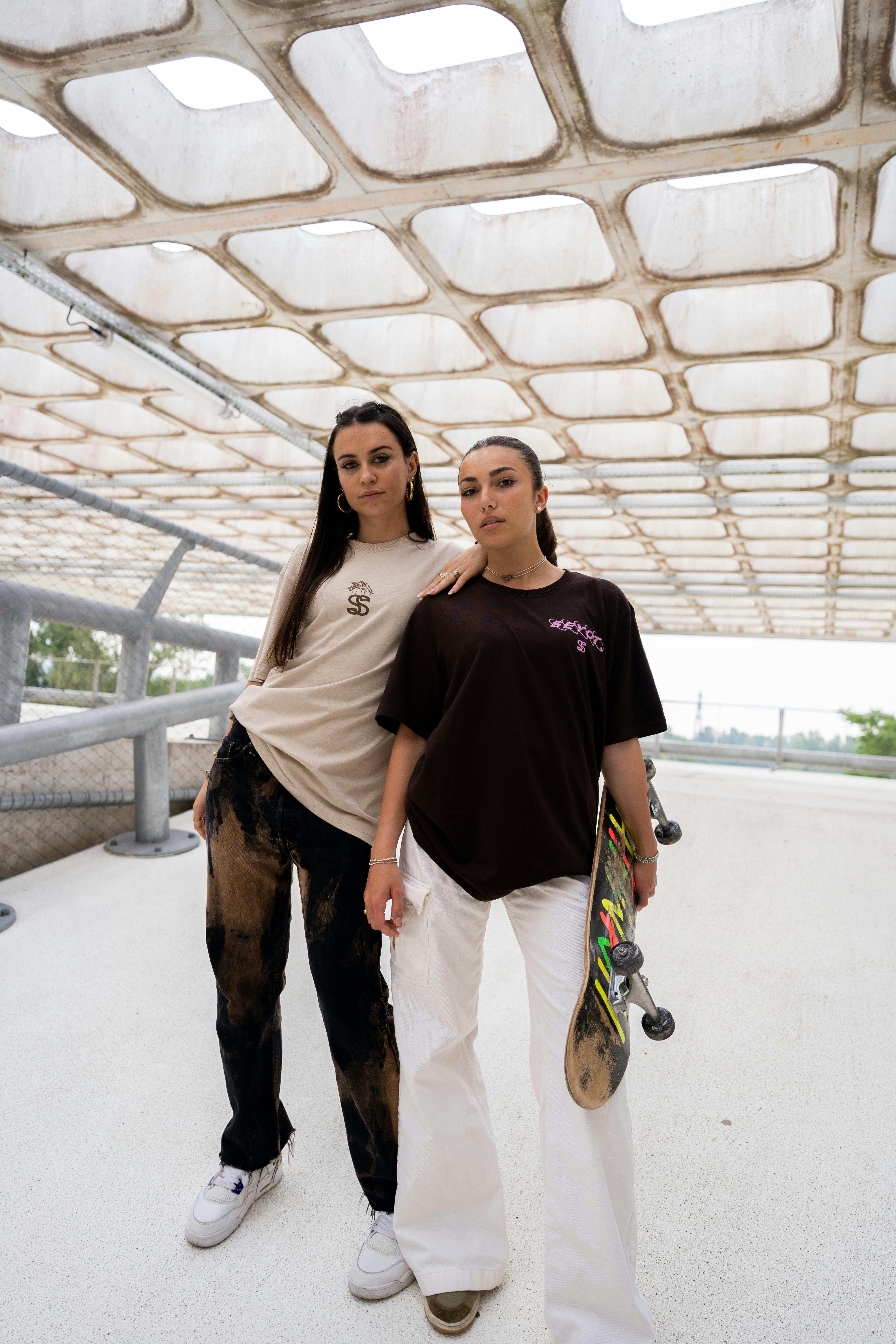 models wearing beige and brown t shirts seyot