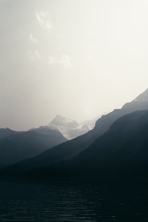 Fotobanka s bezplatnými fotkami na tému Banff, čiernobiely, Copy Space