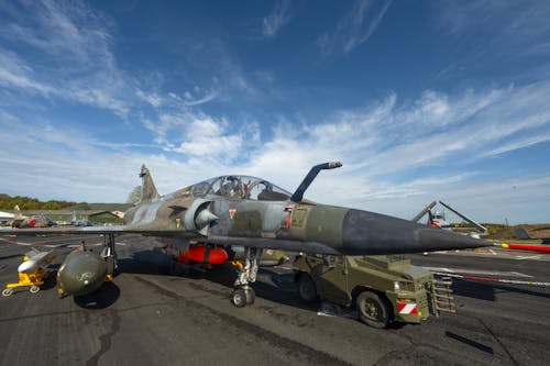 Kostenloses Stock Foto zu armee, fahrzeug, fliege