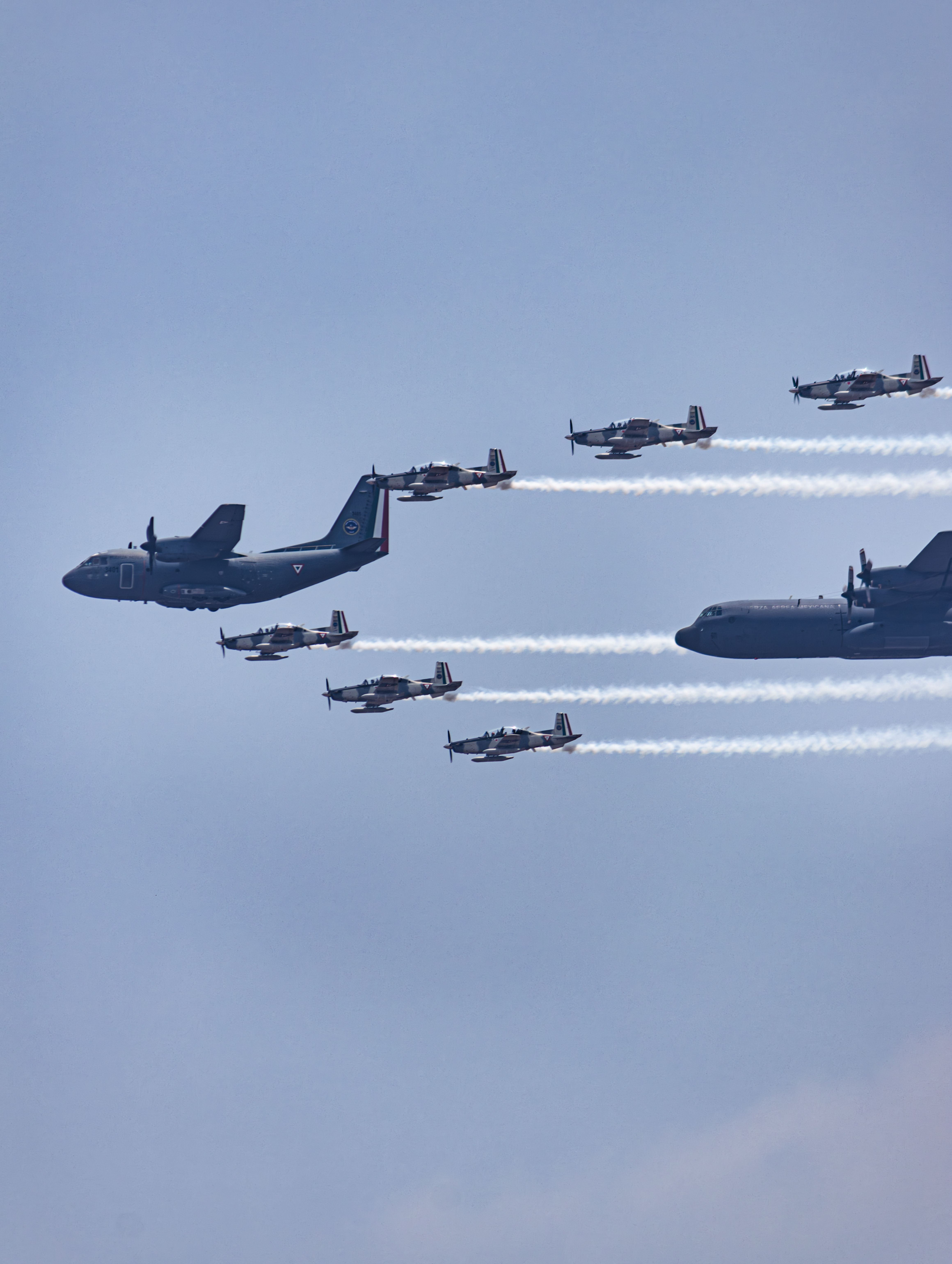 Airplanes during an Air Show · Free Stock Photo