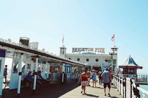 Menschen, Die Nahe Brighton Pier Gehen