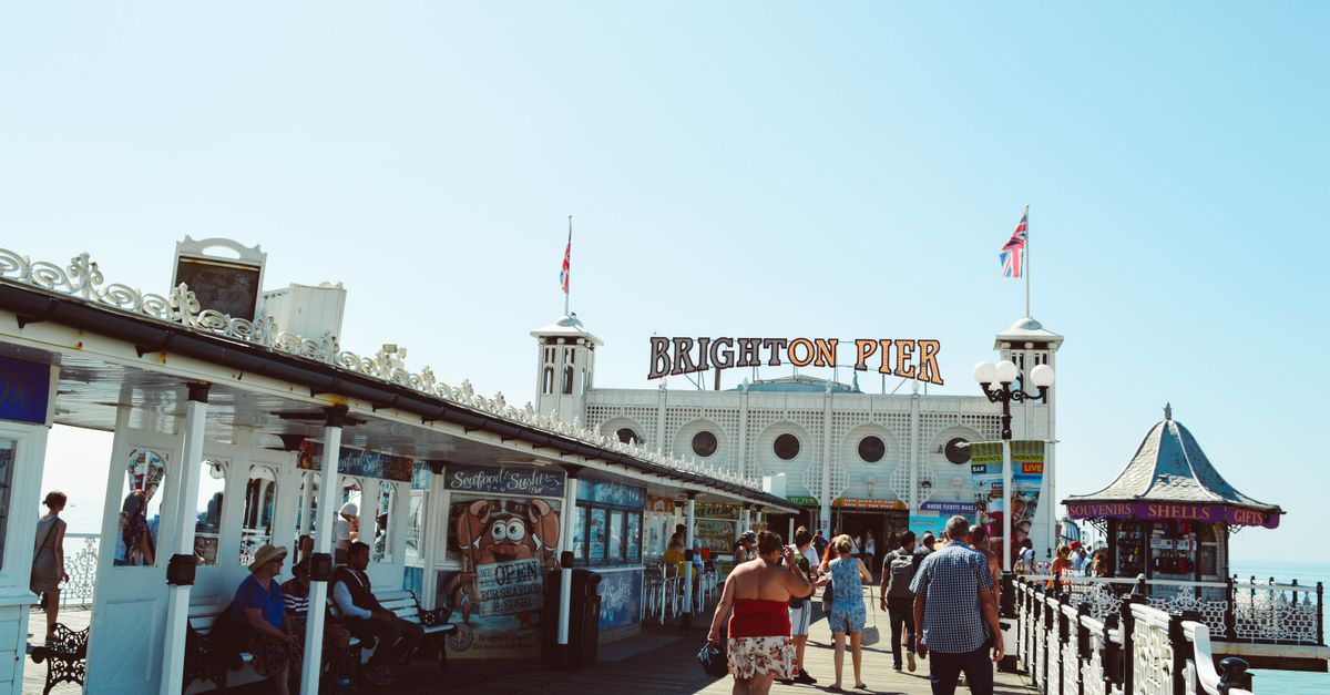 Brighton: How to travel from Brighton to Falmer by train, bus or taxi — photo by Cintia Siqueira