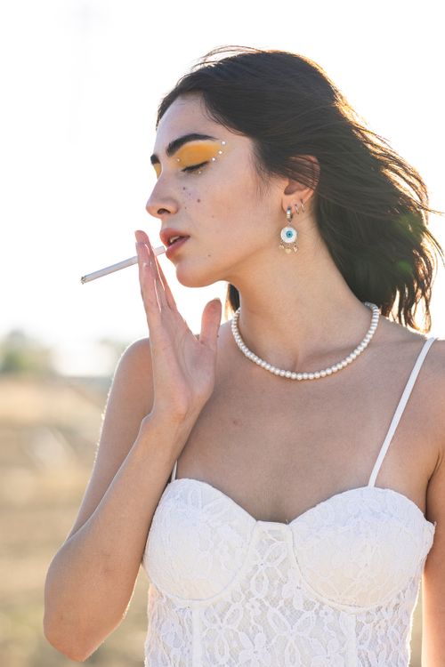how much is cigarettes in california California charges a $2.87 tax on each pack of cigarettes. Unsurprisingly,  over half of cigarettes sold in the state are smuggled from elsewhere