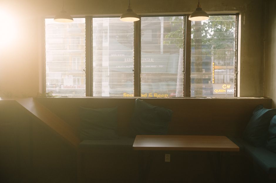 A Gangnam café with soft afternoon light, deep banquette seating, and an unhurried recovery-day atmosphere