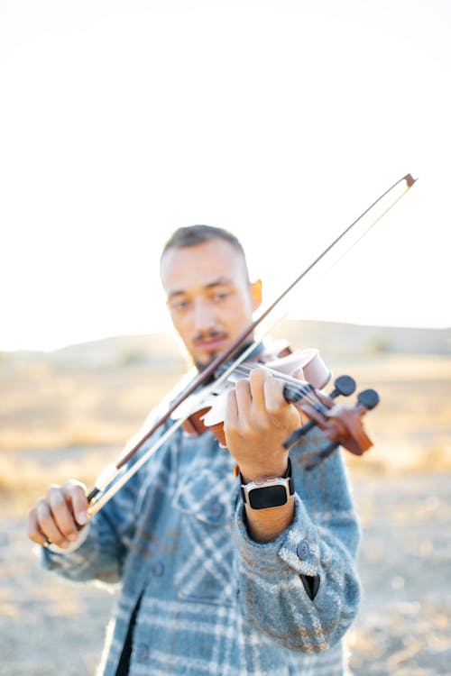 人, 垂直拍攝, 小提琴 的 免費圖庫相片