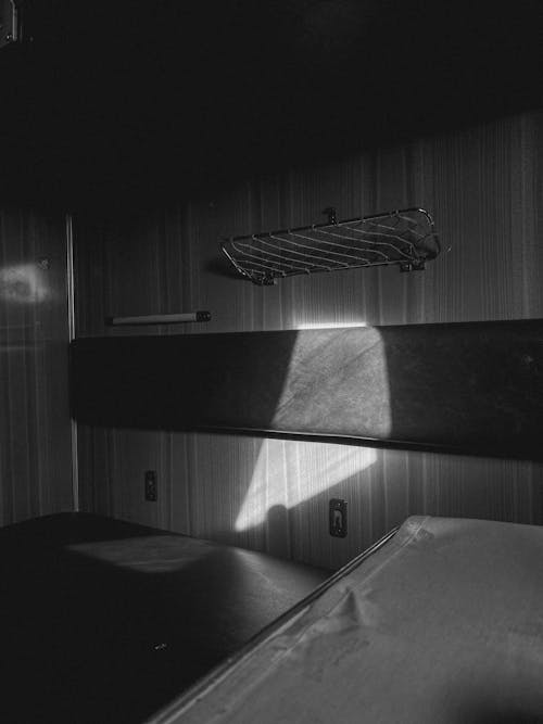 Základová fotografie zdarma na téma černobílý, lokomotiva, stín