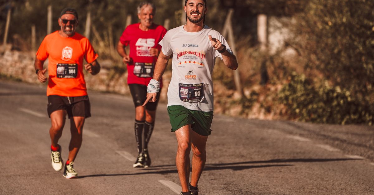 Smiling Men Running in Race · Free Stock Photo