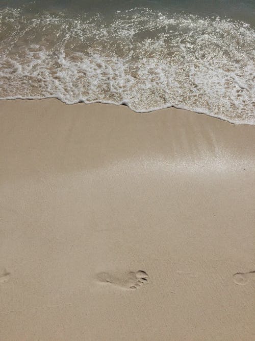 沙灘上的足跡