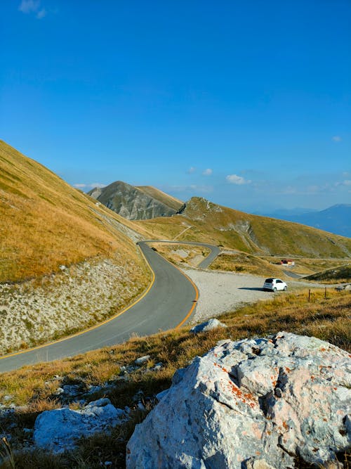 Fotobanka s bezplatnými fotkami na tému auto, cesta, hory