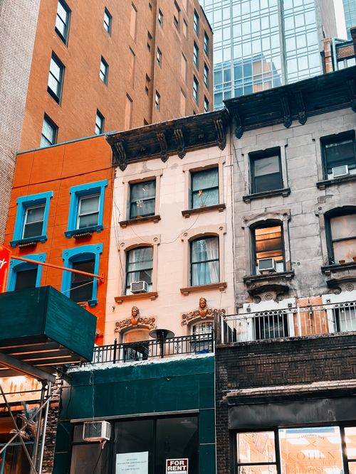 Free Colorful historic facades in New York City, showcasing urban architecture and vibrant street life. Stock Photo