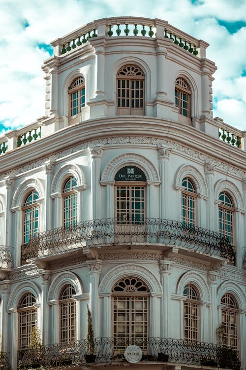 Facade of Del Parque Hotel in Cuenca, Ecuador
