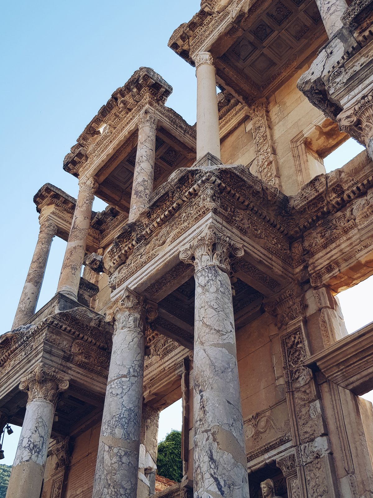 Efes’teki Celsus Kütüphanesi kalıntılarının ayrıntısı