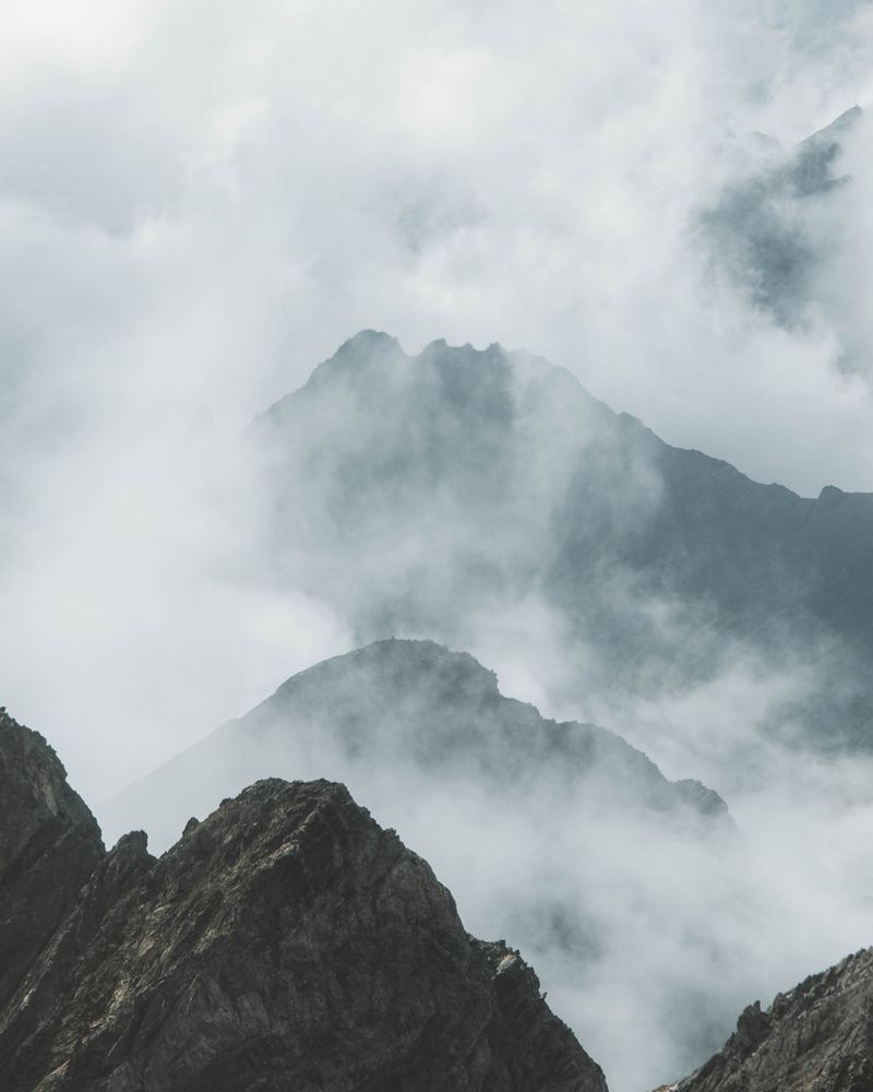Paid to move numbers — photo by Dajana Reçi on Pexels