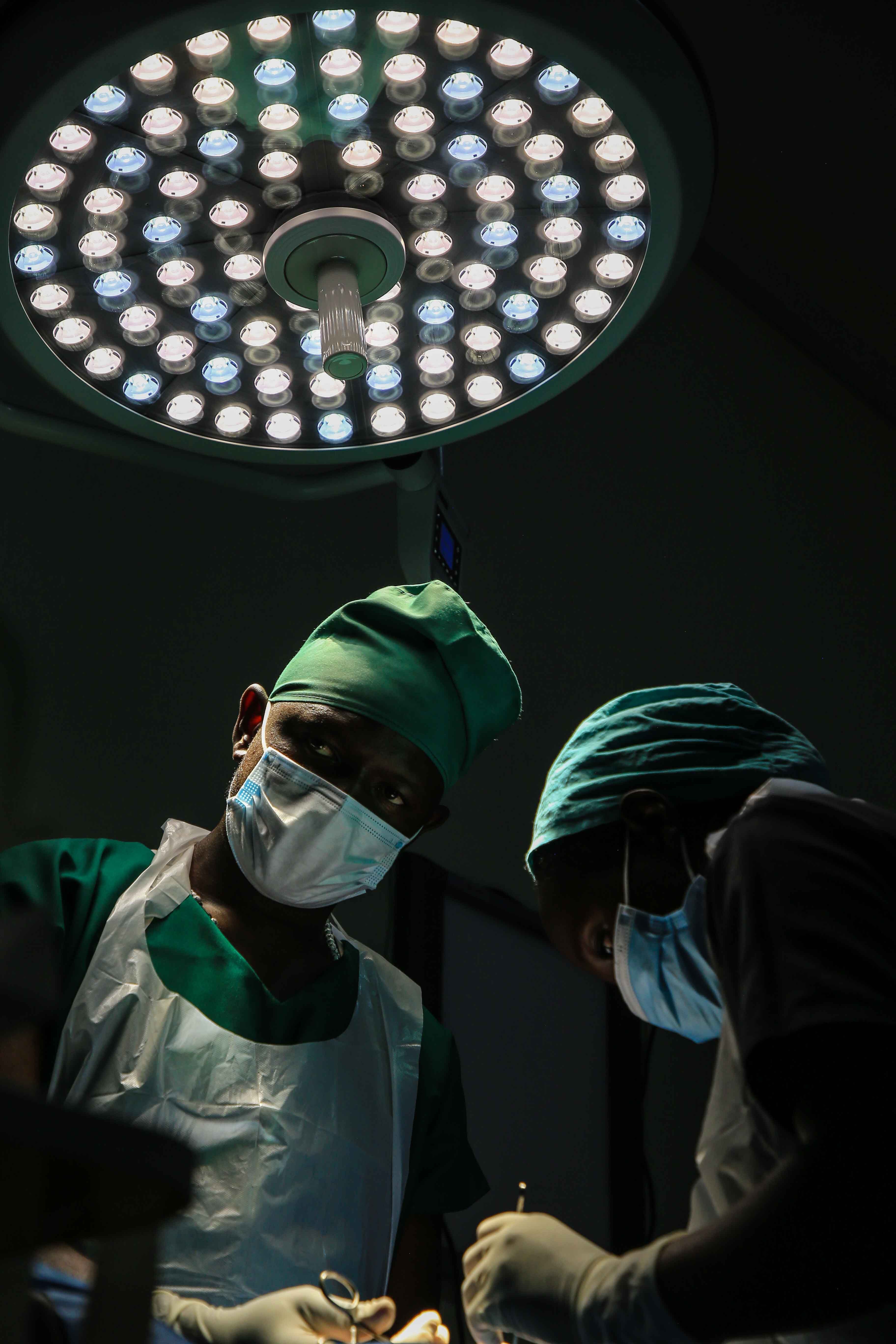 Surgeon performing a Surgery on a Patient · Free Stock Photo
