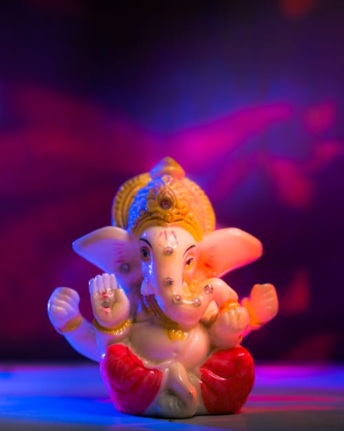 Colourful Ganesh Murti Wallpaper 